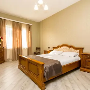 Апартаменты Rustaveli Two Bedroom With 5 Star Location, Тбилиси
